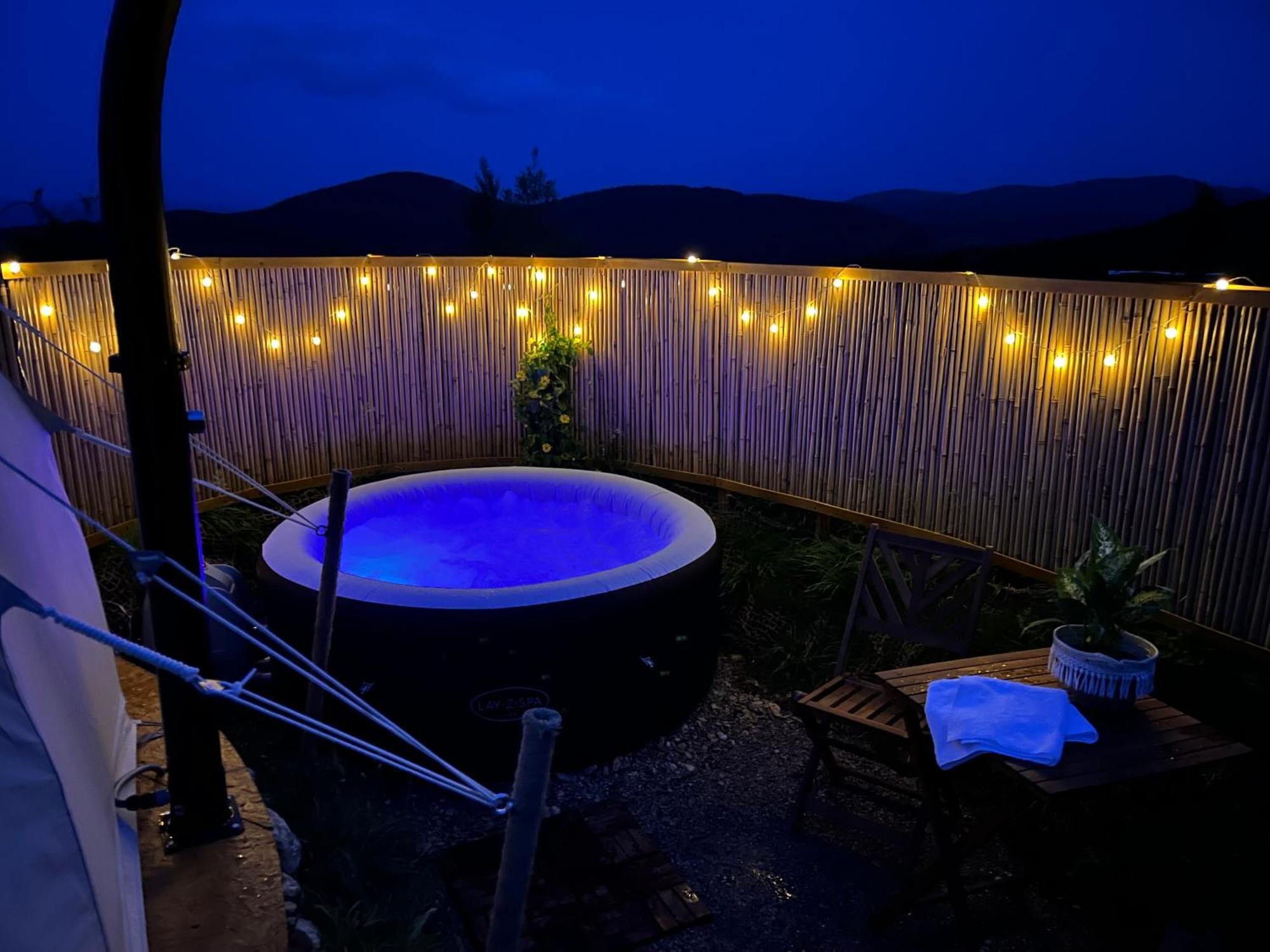 Glamping Hohe Wand - Zelt Mit Sternenfenster Und Whirlpool Hotell Maiersdorf Eksteriør bilde
